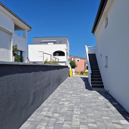 Apartmani Deak Vir Buitenkant foto