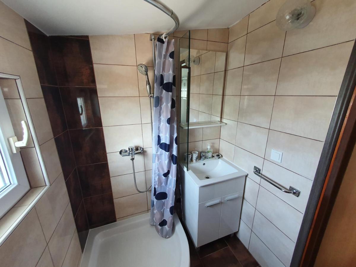 Apartmani Deak Vir Buitenkant foto