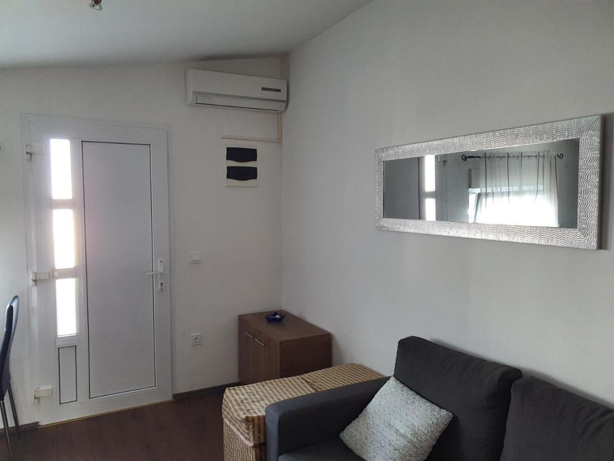 Apartmani Deak Vir Buitenkant foto