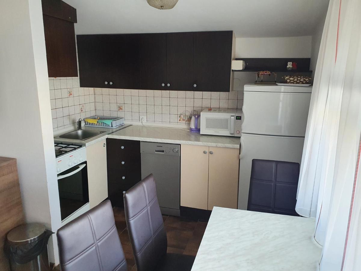 Apartmani Deak Vir Buitenkant foto
