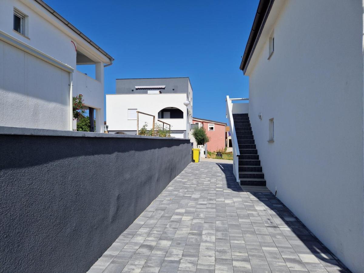 Apartmani Deak Vir Buitenkant foto