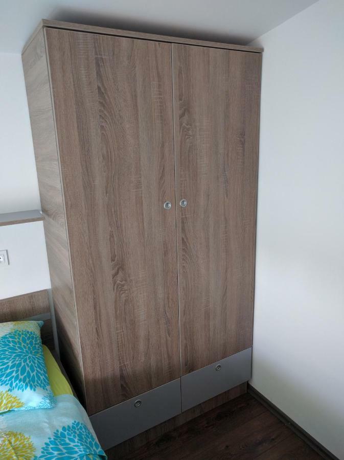 Apartmani Deak Vir Buitenkant foto