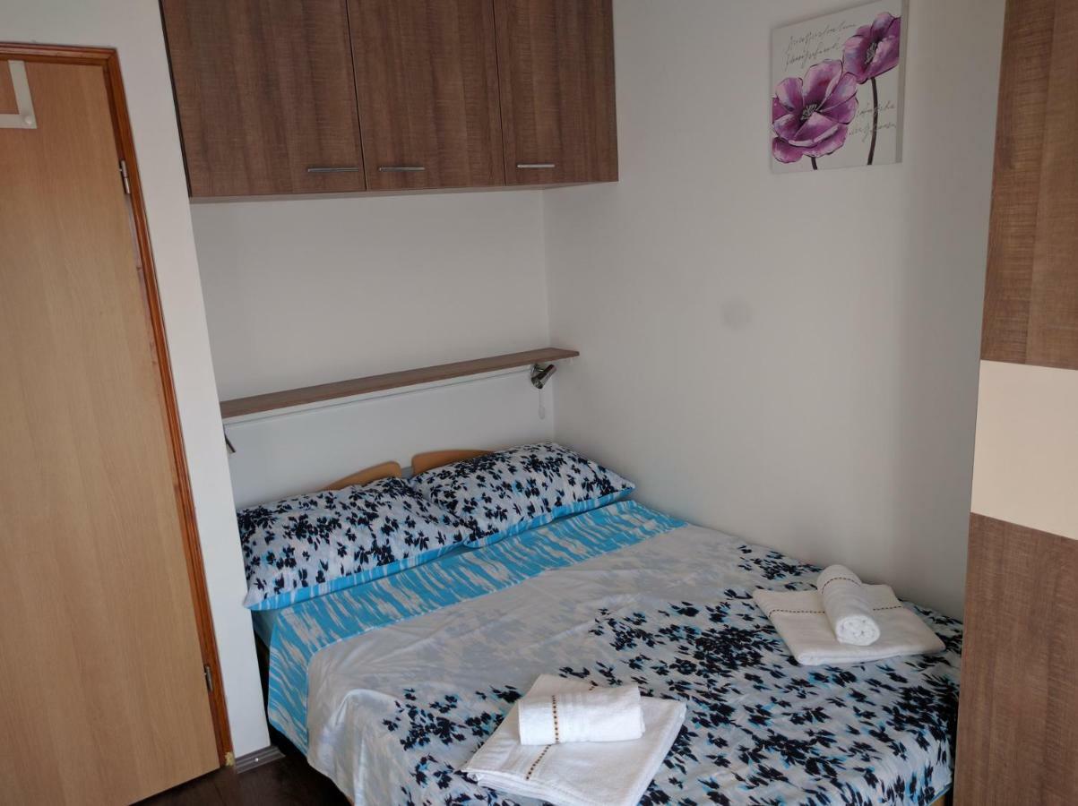 Apartmani Deak Vir Buitenkant foto